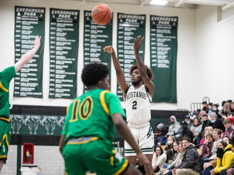 Evergreen Park's Domingo Feliciano (2) shoots for 3-pointer against Providence during a nonconference game in Evergreen Park on Monday, Jan. 31, 2022.
